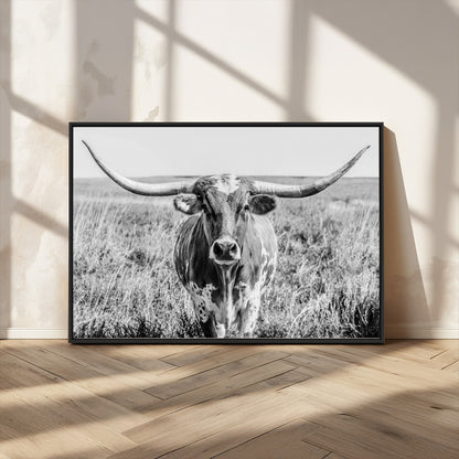 77320-MGV-CV-36X24-Texas Longhorn Wall Art – Black and White Western Cattle Canvas Print, Rustic Farmhouse Animal Photography Decor for Living Room,